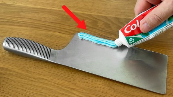 Sharpen Your Kitchen Knife with Toothpaste