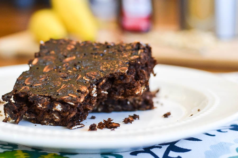 Indulge in Wholesome Delight: Oats, Cocoa, and Banana Dessert