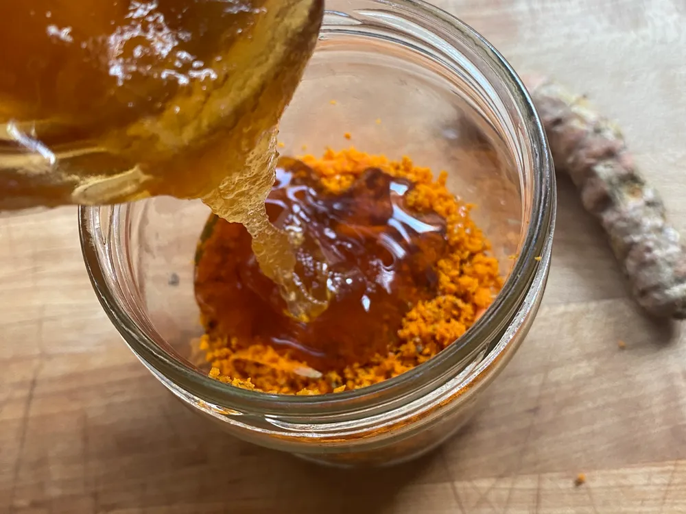 Golden Touch: A Turmeric and Honey Recipe for Radiant Well-being