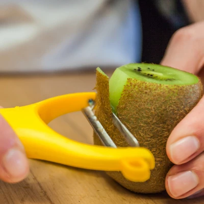 Peeling and Cutting Kiwifruit: A Simple Guide to Enjoying This Juicy Delight