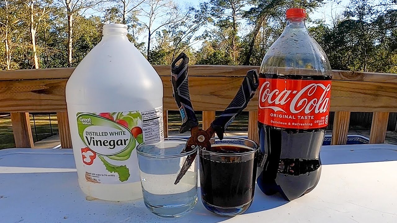 The Unlikely Duo: Cola and White Vinegar for Astonishing Cleaning Power