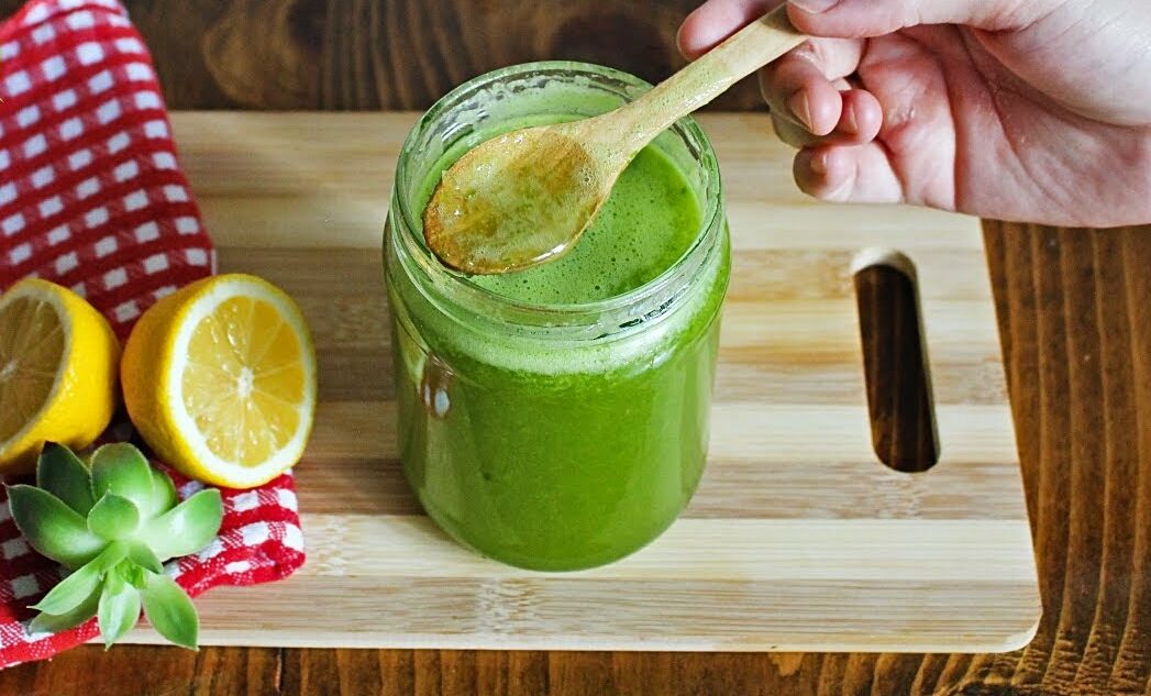 A Spoonful of Wellness: Discover the Benefits of Houseleek Juice with Honey