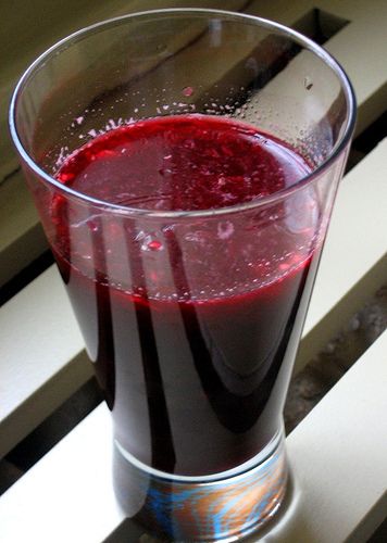 How to Make Fresh Pomegranate Juice at Home