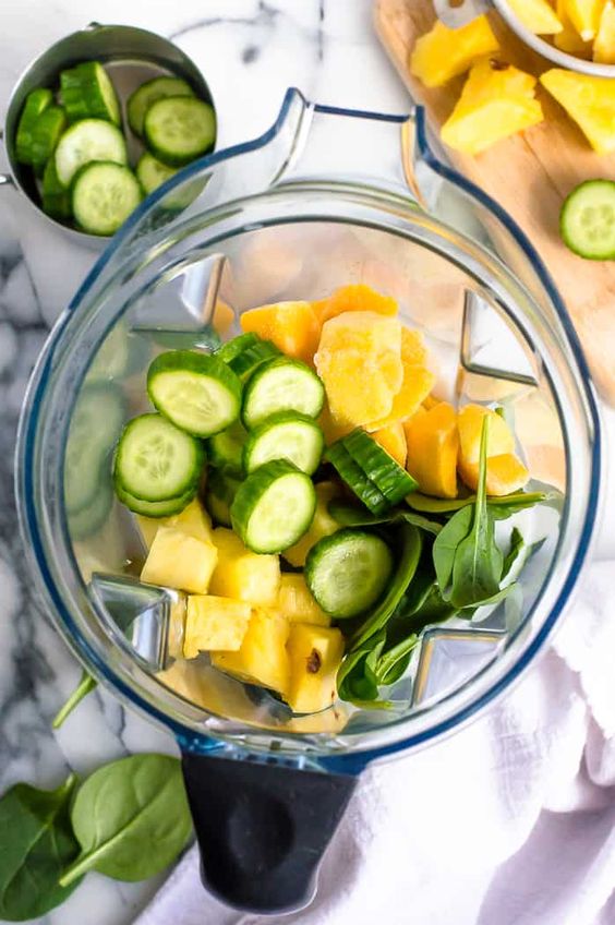 Kickstart Your Day with a Pineapple and Spinach Green Juice
