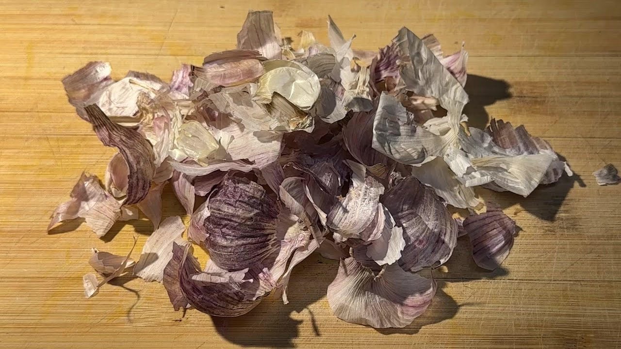 Unlocking the Hidden Value of Garlic Peel: Why It’s a Treasure You Shouldn’t Throw Away!
